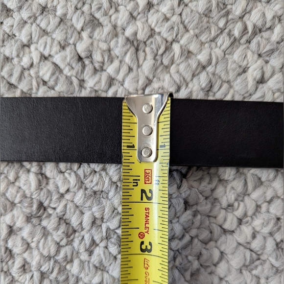 Women's Black Belt With Silver Rounded Buckle & Silver Chains Detail - Picture 6 of 9